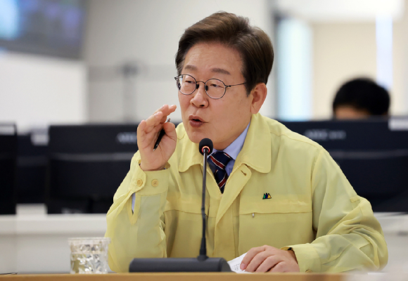 이재명 대통령이 12일 서울 서초구 한강홍수통제소에서 수해(장마) 대비 현장 점검 회의를 주재하고 있다. 2025.6.12 [사진=연합뉴스]