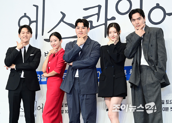 배우 이학주-전혜빈-정채연-이진욱이 31일 오후 서울 구로구 더링크서울 트리뷰트 포트폴리오 호텔에서 열린 JTBC 새 토일드라마 '에스콰이어: 변호사를 꿈꾸는 변호사들' 제작발표회에 참석하고 있다. [사진=정소희 기자]
