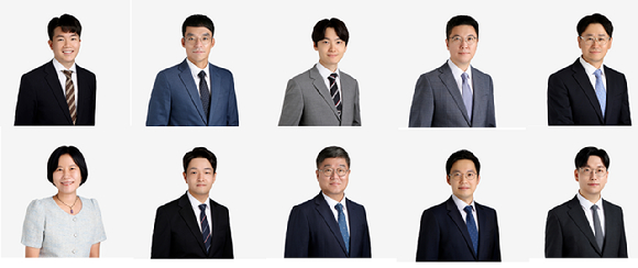 'AI & LAW' 필진으로 참여하는 법무법인 화우의 강석준 변호사, 권은구 변호사, 김상유 변호사, 이광욱 변호사, 이근우 변호사(위쪽 왼쪽부터). 이수경 변호사, 전민규 외국변호사, 정한근 고문, 정호선 변호사, 한재현 변호사(아래쪽 왼쪽부터) [사진=법무법인 화우]