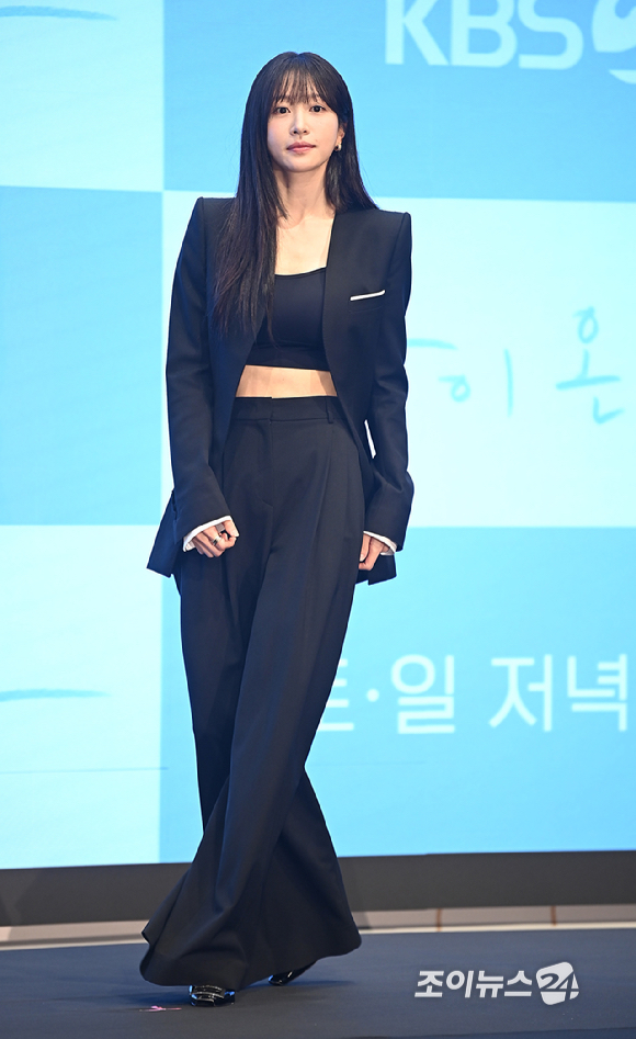 배우 안희연이 22일 오후 서울 구로구 신도림 디큐브시티 더세인트에서 열린 KBS2 주말드라마 '사랑이 온다' 제작발표회에서 포토타임을 갖고 있다. [사진=곽영래 기자]