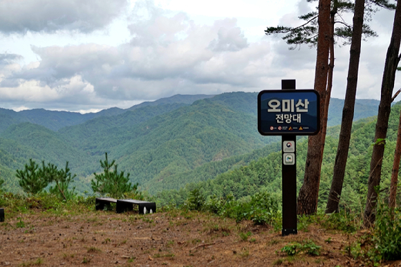 12령을 걷는 사람들. [사진=박성기 작가 ]