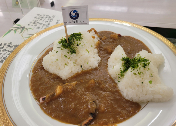 일본 시마네현이 올해도 '다케시마의 날' 행사를 개최하며 우리 독도를 자국 영토라고 주장해 논란이 되고 있다. 사진은 한 누리꾼이 서경덕 성신여대 교수에게 제보한 다케시마 카레. [사진=서경덕 교수 페이스북]