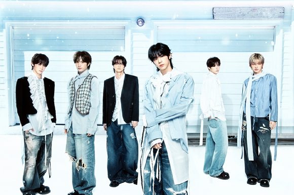 투어스 단체 콘셉트 포토 [사진=플레디스엔터테인먼트]