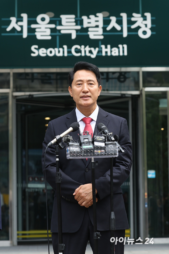 국민의힘 오세훈 서울시장 후보가 제9회 전국동시지방선거일 다음날인 4일 서울 시청에서 소감을 밝히고 있다. [사진=곽영래 기자]