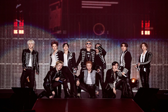 트레저가 일본 교세라 돔 오사카에서 '2025-26 TREASURE TOUR [PULSE ON] SPECIAL in KYOCERA DOME OSAKA'를 개최하고 무대를 선보이고 있다. [사진=YG엔터테인먼트]