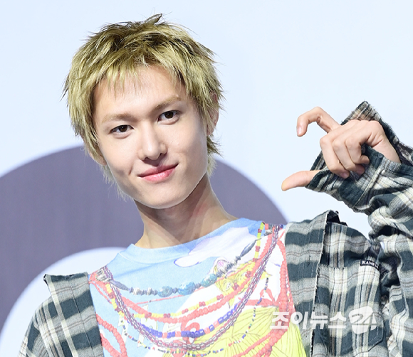 그룹 코르티스 마틴이 18일 오후 서울 용산구 블루스퀘어에서 열린 코르티스(CORTIS) 데뷔 쇼케이스 '컬러 아웃사이드 더 라인스'(COLOR OUTSIDE THE LINES)에 참석하고 있다. [사진=정소희 기자]