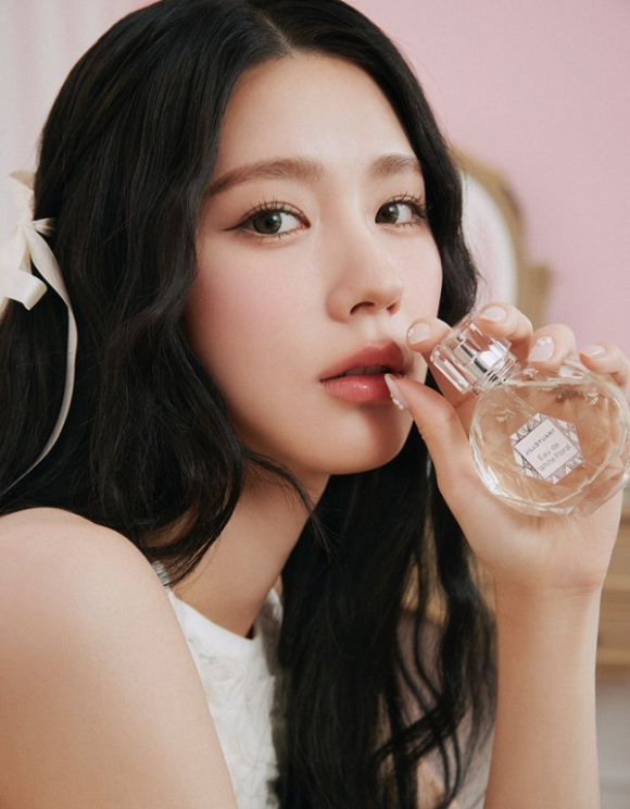 질스튜어트 뷰티 뮤즈 (여자)아이들 미연 뷰티 화보 [사진= 질스튜어트 뷰티]