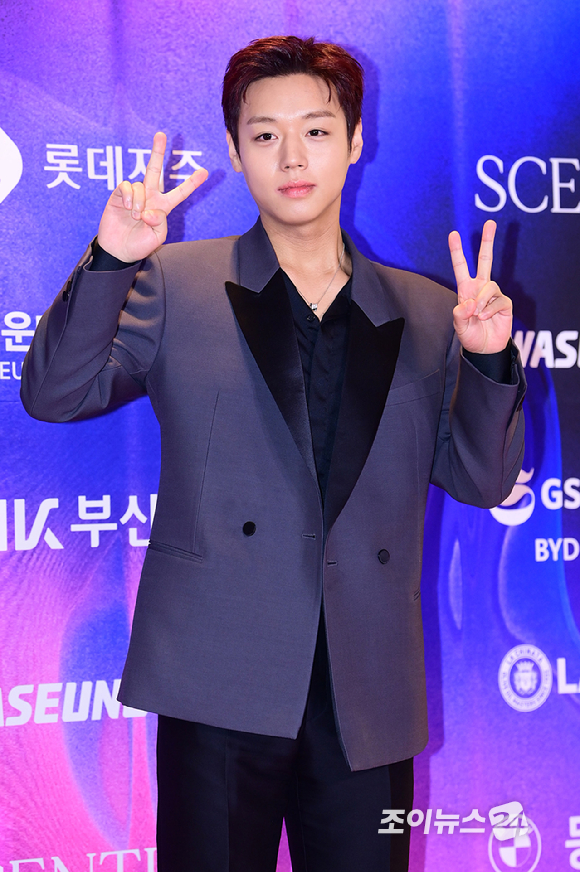 배우 박지훈이 7일 부산 시그니엘 부산 그랜드 볼룸에서 열린 2026 제35회 부일영화상에 시상식 레드카펫 행사에 참석하고 있다. [사진=정소희 기자]