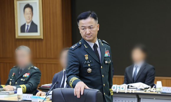 국방방첩본부장인 편무삼 소장이 30일 경기 과천시 국방방첩본부에서 열린 국회 정보위원회의 국방방첩본부에 대한 국정감사에 출석하고 있다. [사진=국회사진기자단]