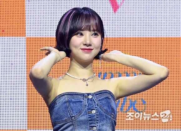 그룹 비비지 은하가 6일 오후 서울 광진구 광장동 예스24라이브홀에서 열린 두 번째 미니앨범 '서머 바이브(Summer Vibe)' 발매 기념 쇼케이스에서 포즈를 취하고 있다. [사진=김성진 기자]