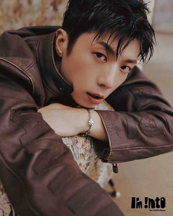 장우영 콘셉트 포토 [사진=JYP엔터테인먼트]