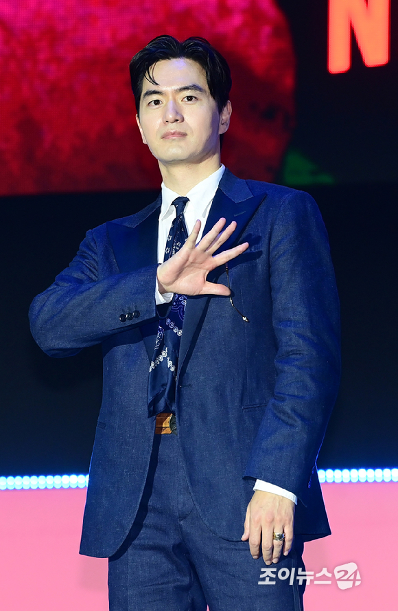 배우 이진욱이 28일 오후 서울시청 앞 서울광장에서 열린 넷플릭스·서울특별시 공동주최 2025 K콘텐츠 서울여행주간 '오징어 게임​' 시즌3 피날레 이벤트에 참석하고 있다. [사진=정소희 기자]