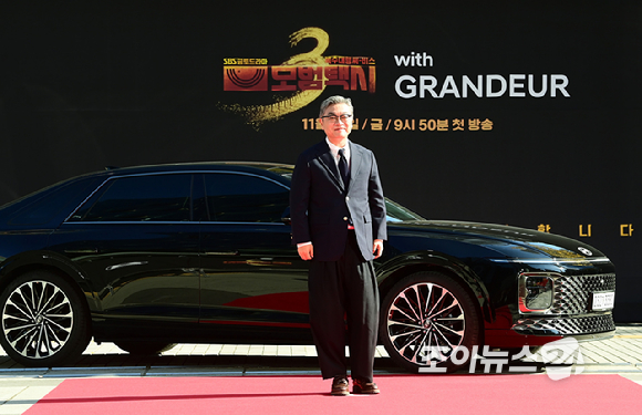 배우 김의성이 18일 오후 서울 양천구 목동 SBS 정문에서 열린 SBS 새 금토드라마 '모범택시3' 레드카펫 포토행사에 참석하고 있다. [사진=정소희 기자]