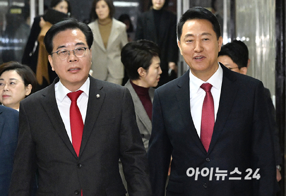 장동혁 국민의힘 대표가 5일 서울 여의도 국회에서 현안 관련 기자간담회를 하고 있다. [사진=곽영래 기자]