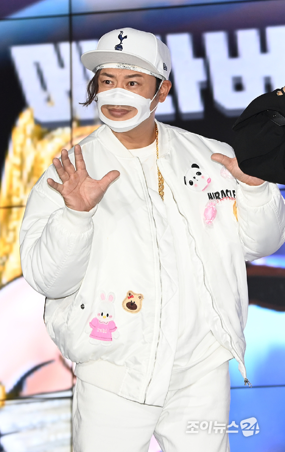 양치승(MC양치)이 14일 오전 서울 동대문 JW메리어트 호텔에서 열린 TV CHOSUN 새 예능프로그램 '부캐전성시대' 제작발표회에서 포토타임을 갖고 있다. [사진=정소희 기자]