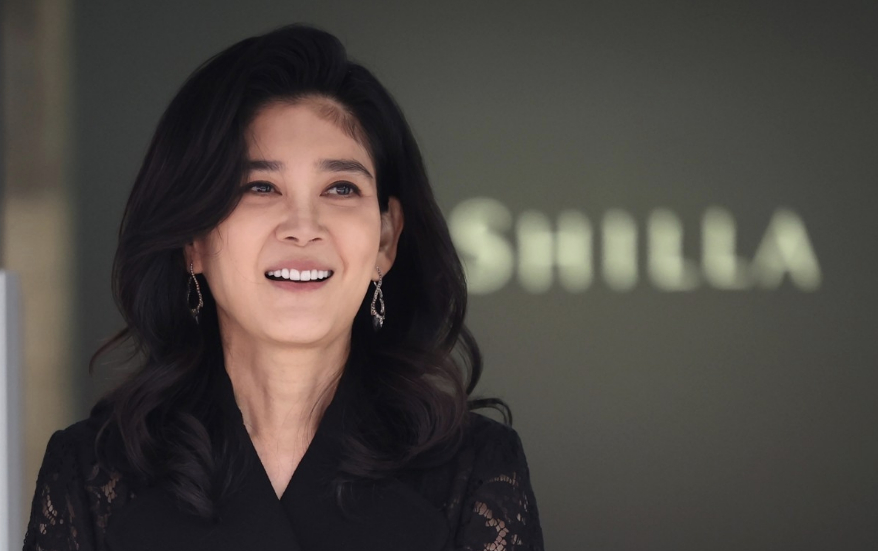 이부진 호텔신라 사장이 20일 서울 중구 호텔신라 장충사옥에서 열린 정기 주주총회에 참석한 뒤 주총장을 나서고 있다. 2025.3.20 [사진=연합뉴스]