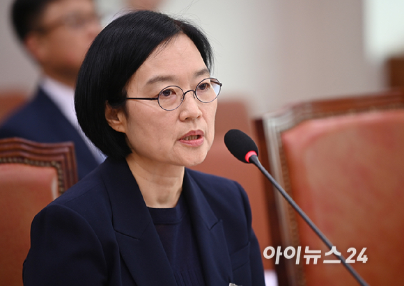 한성숙 중소벤처기업부 장관 후보자가 15일 오전 서울 여의도 국회 산업통산자원중소벤처기업위원회에서 열린 인사청문회에서 질의에 답변하고 있다. [사진=곽영래 기자]
