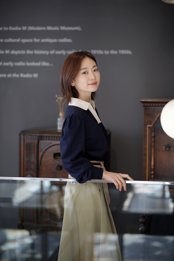 배우 김슬기가 영화 '고속도로 가족' 인터뷰에 앞서 포즈를 취하고 있다. [사진=눈컴퍼니] 