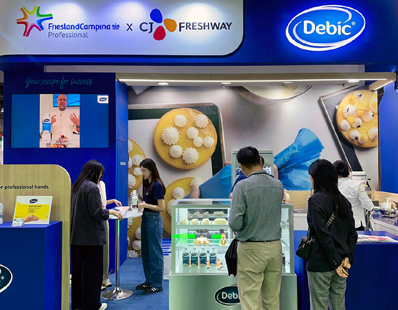 CJ프레시웨이가 서울푸드 2025에서 '데빅'을 알리고 있다. [사진=CJ프레시웨이]