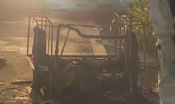 서울 제기동 한 다세대주택 주차장에서 불이 나 1명이 사망하고 십여 명이 중상을 입었다. 사진은 화재 현장에서 불에 탄 리어카. [사진=YTN 보도화면 캡처]