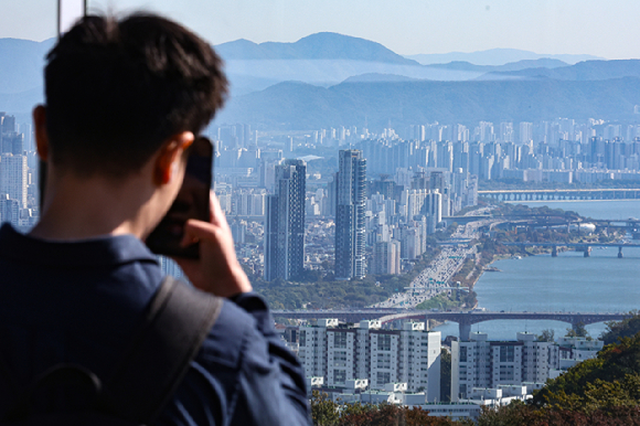 서울 남산에서 바라본 아파트 단지. [사진=연합뉴스]