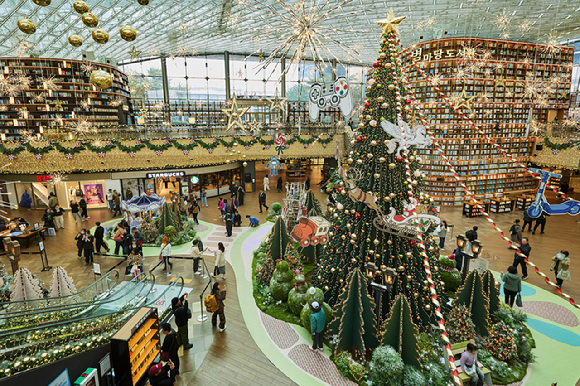 스타필드 코엑스몰 별마당 도서관이 올해 종이로 만든 동화 속 세상으로 변신한다. [사진=신세계프라퍼티]