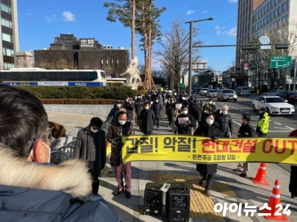 둔촌주공 조합은 전임 조합장에 의해 추진된 변경 계약은 무효인 만큼 공사내역서와 공정표를 바탕으로 공사계약서를 다시 써야 한다고 주장하고 있다.  [사진=둔촌주공 조합]