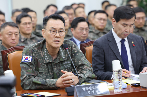 14일 서울 여의도 국회에서 열린 '윤석열 정부의 비상계엄 선포를 통한 내란 혐의 진상규명 국정조사 특별위원회의'에서 김명수 합동참모의장이 위원 질의에 답하고 있다. 2025.1.14 [사진=연합뉴스]