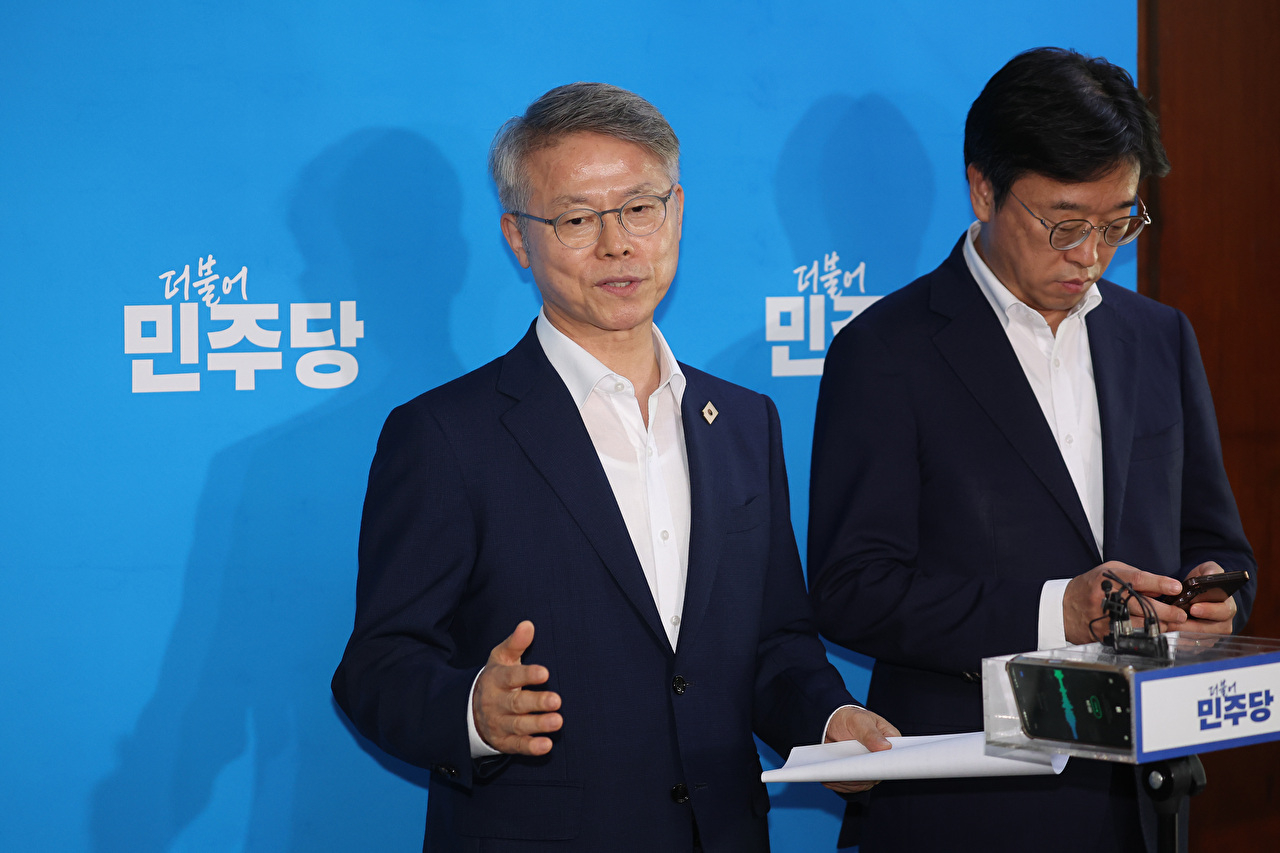 27일 서울 여의도 국회에서 더불어민주당 민형배 의원이 검찰개혁 관련 브리핑을 하고 있다. 2025.8.27 [사진=연합뉴스]