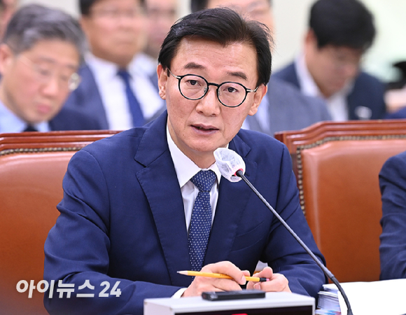 전재수 해양수산부 장관이 15일 서울 여의도 국회에서 열린 농림축산식품해양수산위원회 해양수산부 등에 대한 국정감사에서 질의에 답변하고 있다. [사진=곽영래 기자]