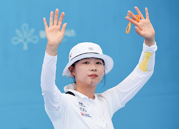 지난 12일 광주 동구 국립아시아문화전당 5&middot;18민주광장에서 열린 2025 세계양궁선수권대회 리커브 여자 개인전 16강에서 임시현이 화살을 쏘고 있다. [사진=연합뉴스]