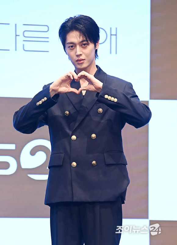 배우 이주안이 7일 오후 서울 구로구 신도림동 더 세인트에서 열린 KBS 2TV 토일 미니시리즈 '너 말고 다른 연애' 제작발표회에서 포토타임을 갖고 있다. [사진=곽영래 기자]