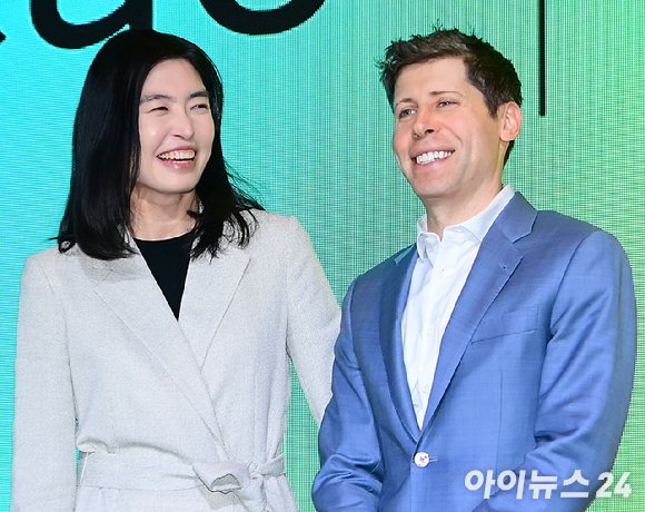 정신아 카카오 대표(왼쪽)와 샘 올트먼 오픈AI 최고경영자(CEO) [사진=아이뉴스24 포토 DB]