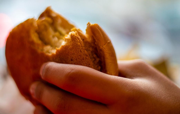 중학생에게 음식을 사준 뒤 자신의 친구 집으로 데려가 성폭행하려 한 혐의를 받는 파키스탄 국적 남성이 경찰에 체포됐다. 본 기사와 무관한 이미지. [사진=픽사베이@ Servetphotograph]