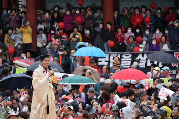 국민의힘 김문수 대선 후보가 24일 경북 안동시 웅부공원에서 유세를 하고 있다. [사진=연합뉴스]