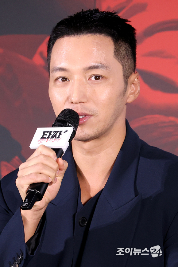 배우 변요한이 18일 서울 용산구 CGV용산아이파크몰점에서 진행된 영화 '타짜: 벨제붑의 노래'(감독 최국희) 제작보고회에 참석해 소감을 말하고 있다. [사진=문수지 기자]
