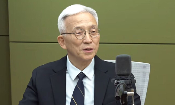 서울 강북구 수유동 모텔에서 남성 2명을 숨지게 한 혐의를 받는 20대 여성 A씨가 지난 12일 서울북부지법에서 영장실질심사를 받기 위해 출석하고 있다. [사진=연합뉴스]