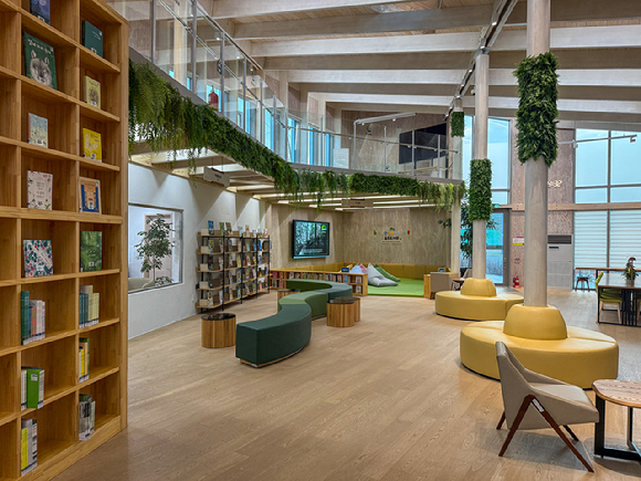 한국산림복지진흥원은 임직원 대상 도서 기증 캠페인 '책 모아 숲'을 운영한다 [사진=산림청]