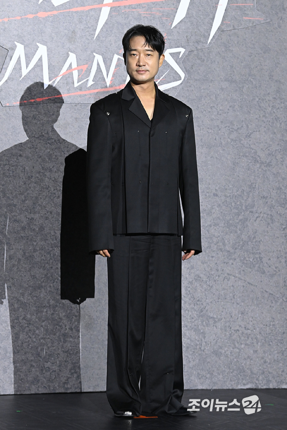 배우 조우진이 25일 오후 서울 광진구 자양동 롯데시네마 건대입구점에서 열린 넷플릭스 영화 '사마귀'(감독 이태성) 제작보고회에 참석해 포즈를 취하고 있다. [사진=문수지 기자]