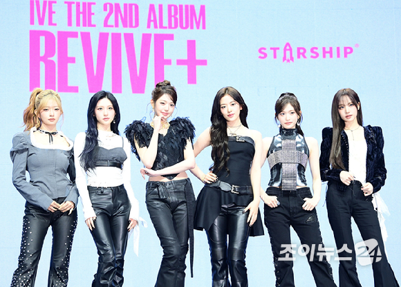 그룹 아이브가 23일 오후 서울 광진구 광장동 예스24라이브홀에서 열린 아이브(IVE) 정규 2집 '리바이브 플러스'(REVIVE+) 발매 기념 쇼케이스에 참석하고 있다. [사진=정소희 기자]