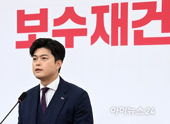 김용태 국민의힘 비상대책위원장이 30일 서울 여의도 국회에서 퇴임 기자회견을 하고 있다. [사진=곽영래 기자]