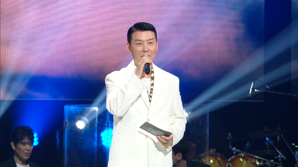 이현우, &apos;전국투어콘서트&apos; MC⋯시인과촌장, 25년만 무대 복귀