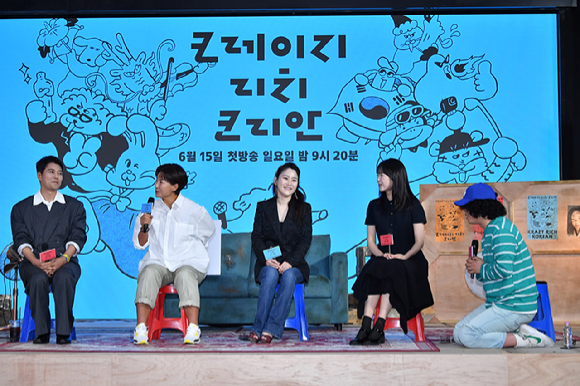 방송인 전현무, 전 골프선수 박세리, 첼로연주가 겸 지휘자 장한나, 배우 지예은, 이창수 PD가 10일 오전 서울 영등포구 여의도동 KBS별관에서 진행된 KBS 2TV 새 예능프로그램 '크레이지 리치 코리안' 제작발표회에 참석해 소감을 말하고 있다. [사진=문수지 기자]