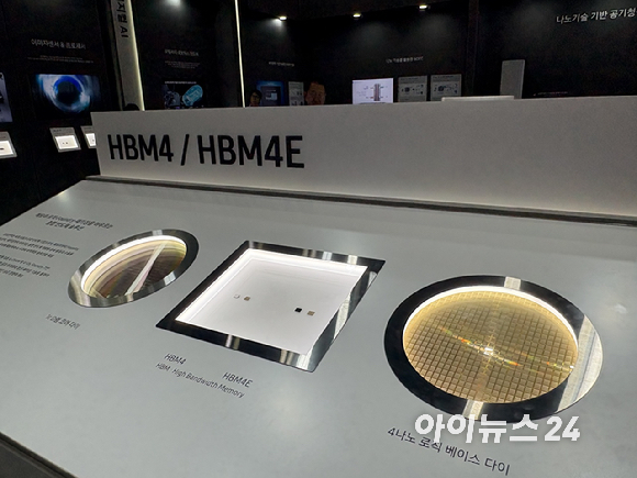 나노코리아 2026 삼성전자 부스에 전시된 2나노 GAA 웨이퍼. [사진=권서아 기자]