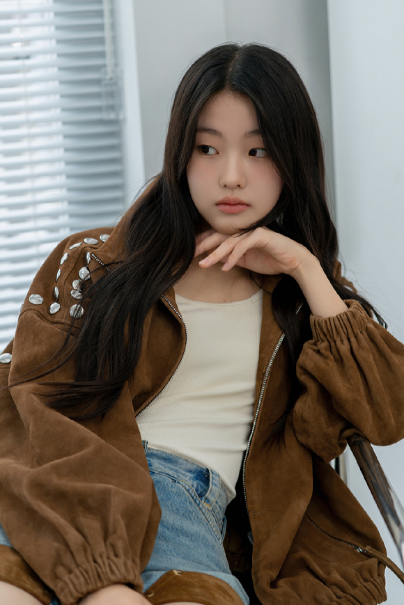 배우 서수민이 '김부장' 종영 인터뷰에 앞서 사진촬영을 하고 있다. [사진=와이원엔터테인먼트]