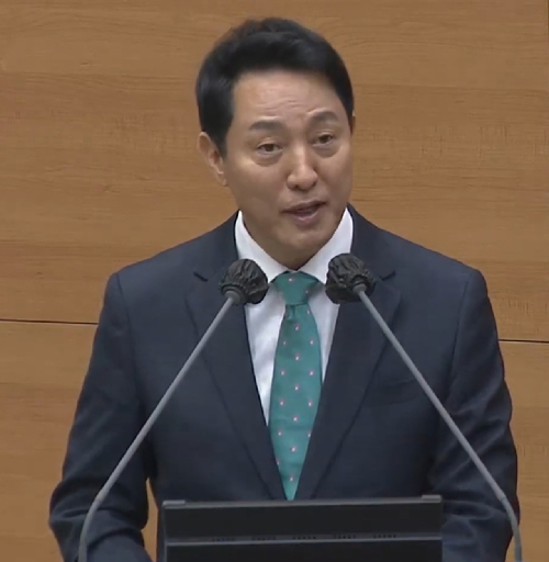 오세훈 서울시장이 27일 서울시의회에서 열린 본회의 시정질문에서 발언하고 있다. [사진=서울시의회]