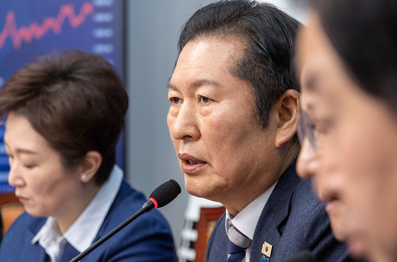 더불어민주당 정청래 대표가 9일 국회에서 열린 최고위원회의에서 2차 특검 추천 논란과 관련한 사과 발언을 하고 있다. 2026.2.9 [사진=연합뉴스]