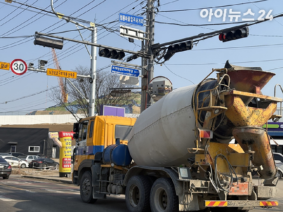 경기 용인시 처인구에 건설 중인 SK하이닉스 용인 반도체 클러스터 1기 팹(공장). [사진=권서아 기자]