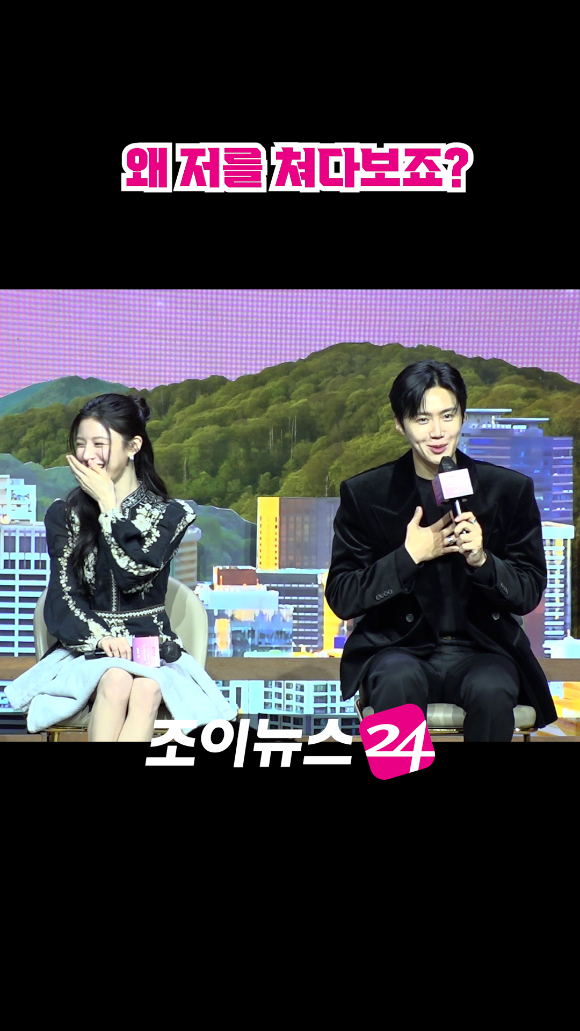 배우 고윤정, 김선호가 지난 13일 오전 서울 강남구 조선팰리스 서울강남에서 열린 넷플릭스 시리즈 '이 사랑 통역 되나요?' 제작발표회에 참석해 소감을 말하고 있다. [사진=문수지 기자]