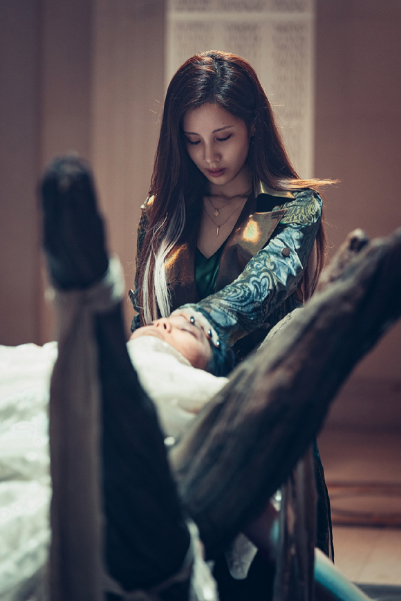 소녀시대 멤버이자 배우 서현이 영화 '거룩한 밤: 데몬 헌터스' 인터뷰에 앞서 포즈를 취하고 있다. [사진=롯데엔터테인먼트]